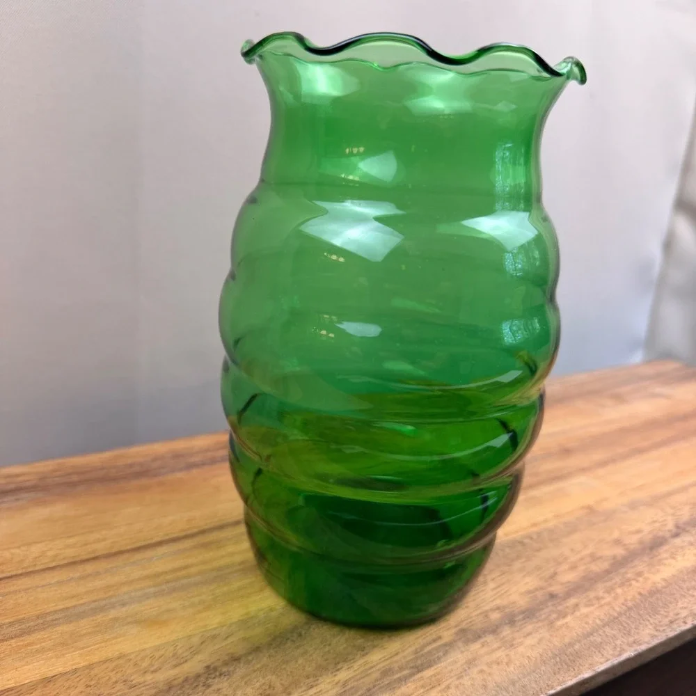 Anchor Hocking Emerald Green Glass Beehive Vase Ruffled Rim Vintage Mid Century